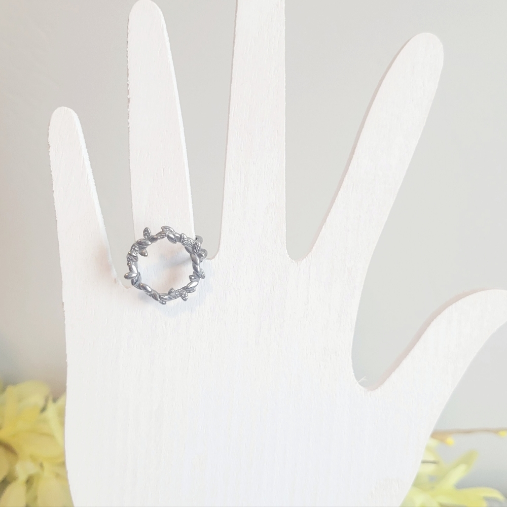 Adjustable Ring. Petal Design. - Picture 4 of 5